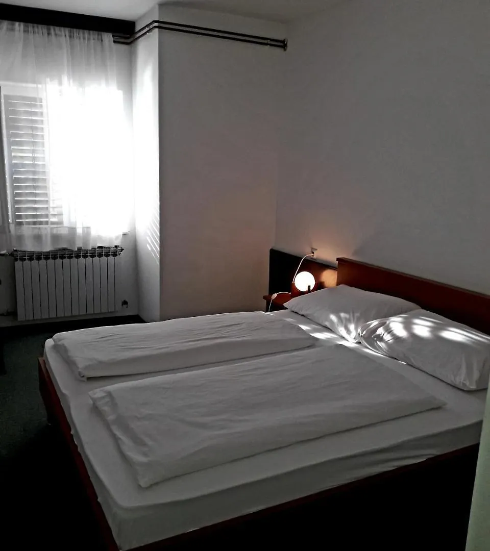 بيت ضيافة مالينسكا Apartments And Rooms Haludovo - Ribarsko Selo