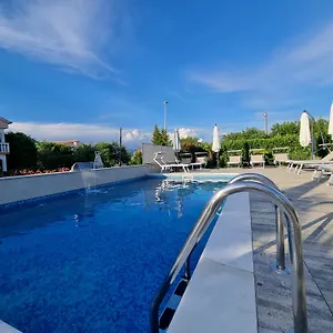 Appartement Lea With Pool